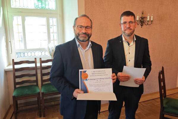 Übergabe Urkunde an Sponsor Wohnungsverwaltung Schmölln GmbH