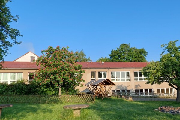 Regelschule Dobitschen Gebäude von außen Regelschule Dobitschen Gebäude von außen