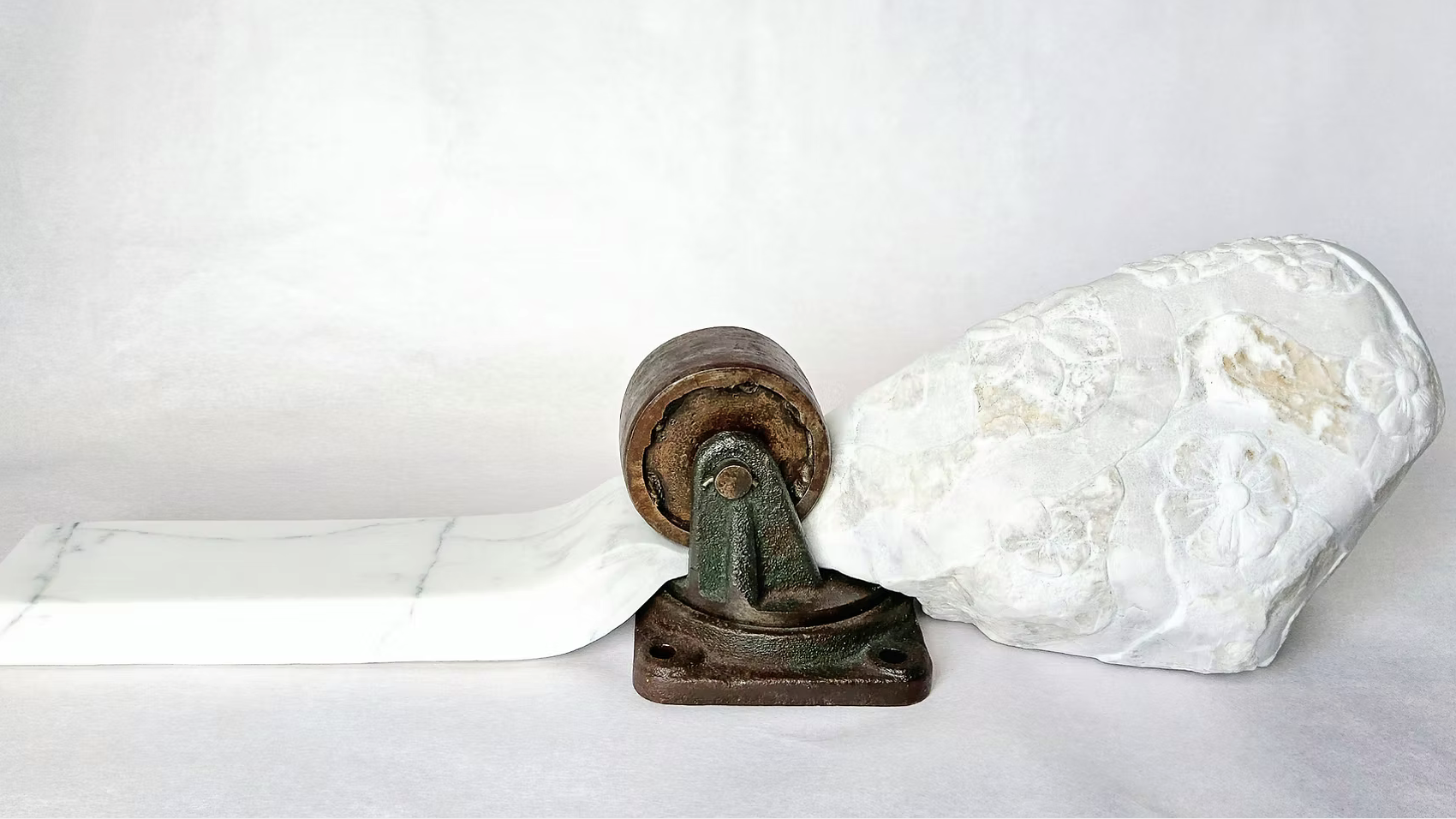 Skulptur aus Marmor und Metall von Baschka. Foto: Baschka / www.baschka.net Skulptur aus Marmor und Metall von Baschka. Foto: Baschka / www.baschka.net