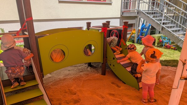Neues Spielgerät im Finkenweg