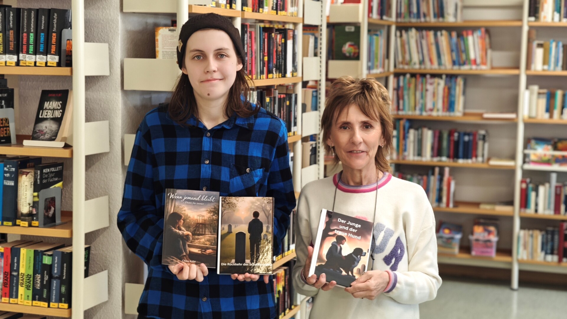 Chiara Kühn präsentiert ihre Bücher gemeinsam mit Heike Milke von der Stadt- und Kreisbibliothek Schmölln. Chiara Kühn präsentiert ihre Bücher gemeinsam mit Heike Milke von der Stadt- und Kreisbibliothek Schmölln.