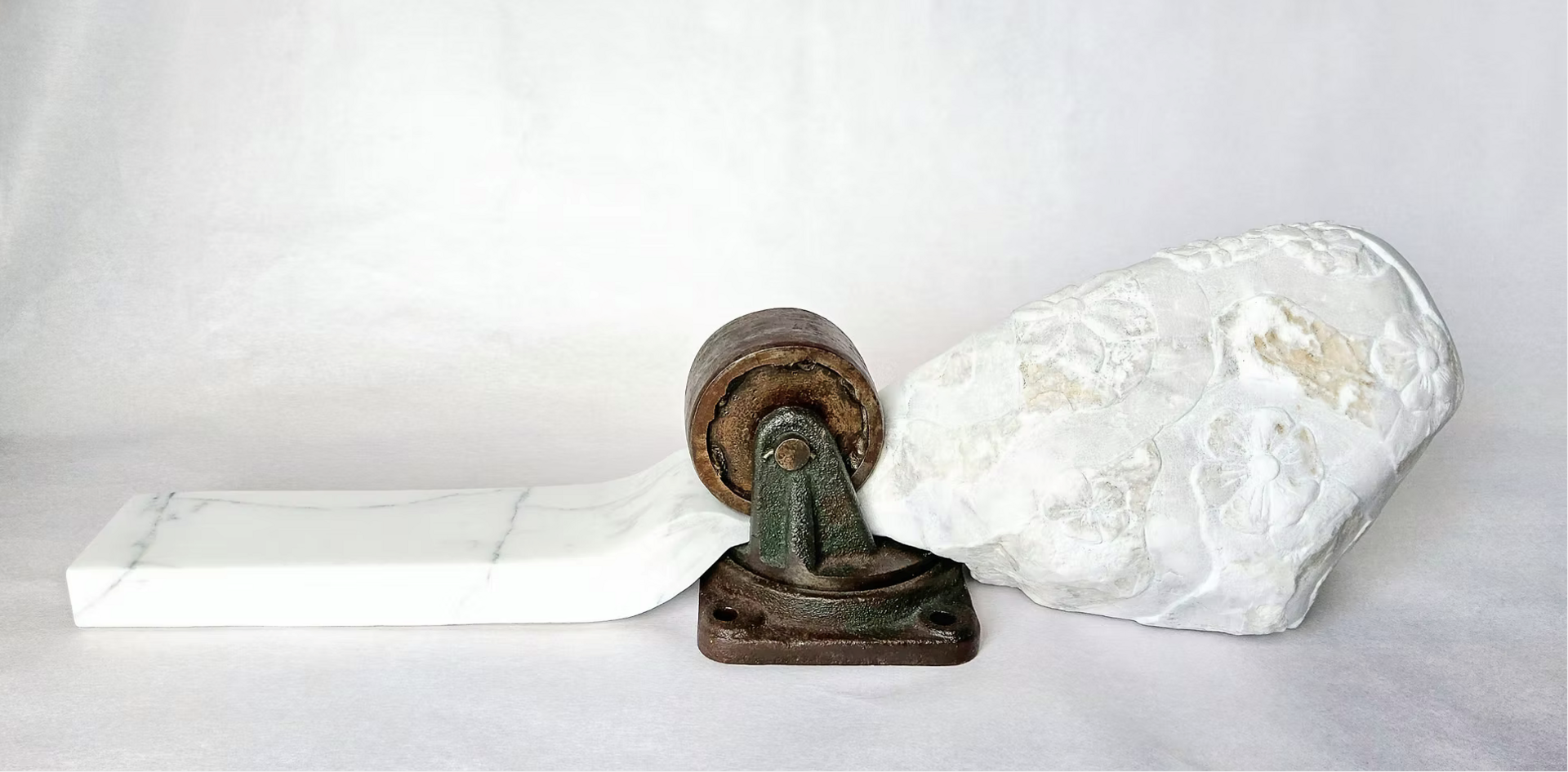 Skulptur aus Marmor und Metall von Baschka. Foto: Baschka / www.baschka.net Skulptur aus Marmor und Metall von Baschka. Foto: Baschka / www.baschka.net