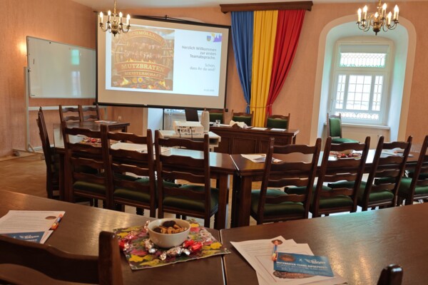 Teambesprechung zur Mutzbraten-Meisterschaft