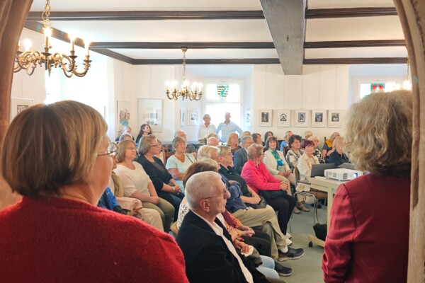 Die Galerie war komplett voll. Die Galerie war komplett voll.
