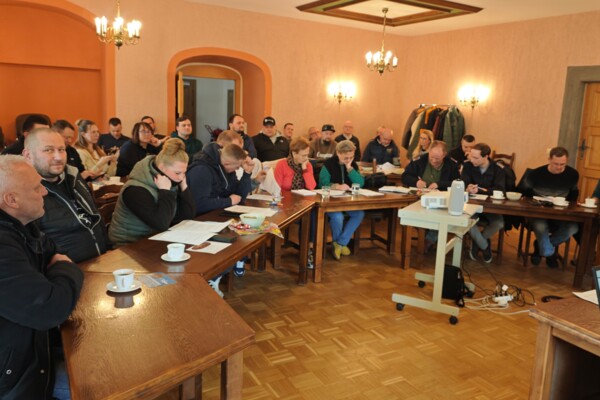 Teambesprechung zur Mutzbraten-Meisterschaft