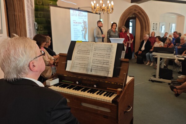 Musik der Gebrüder von Hintzenstern zum 100. Geburtstag von Luise Neupert Musik der Gebrüder von Hintzenstern zum 100. Geburtstag von Luise Neupert