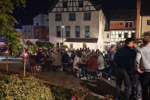 9. Schmöllner Weinabend - Voller Rathausinnenhof