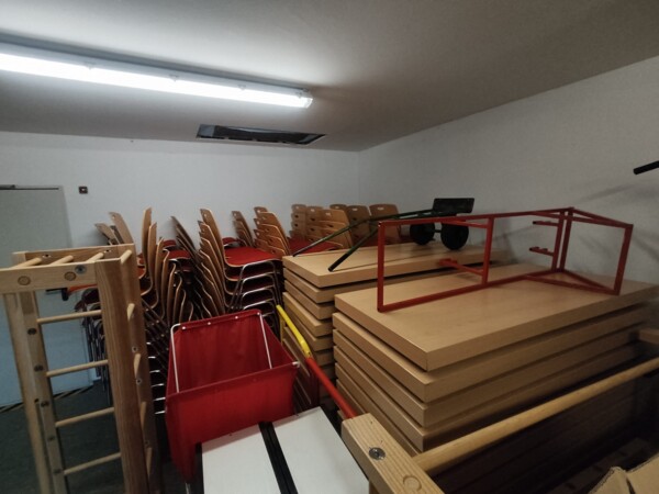 Turnhalle Wildenbörten - Tische und Stühle Turnhalle Wildenbörten - Tische und Stühle
