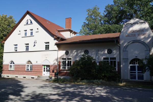 Walter-Klufe-Halle von außen