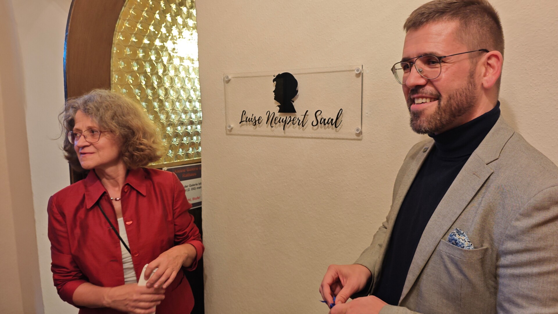 Ab sofort heißt die Rathaus-Galerie Luise Neupert Saal Ab sofort heißt die Rathaus-Galerie Luise Neupert Saal
