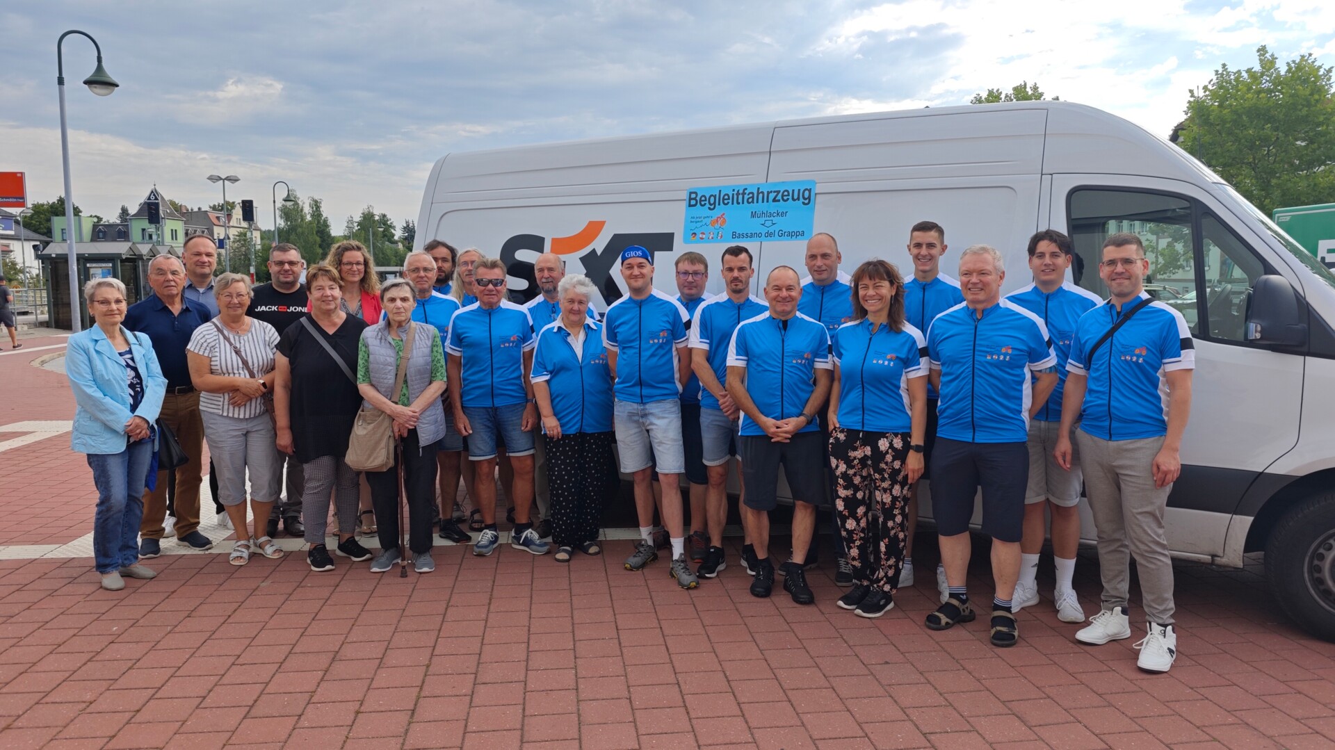 Gruppenfoto der Radlerdelegation nach Bassano del Grappa Gruppenfoto der Radlerdelegation nach Bassano del Grappa