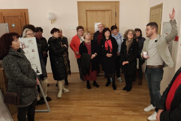 Im Schmöllner Rathaus nahmen viele Bürger an der Ausstellungserweiterung teil. Im Schmöllner Rathaus nahmen viele Bürger an der Ausstellungserweiterung teil.