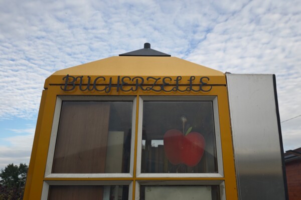 Bücherzelle in der Eigenheimstraße 5 in Lumpzig Bücherzelle in der Eigenheimstraße 5 in Lumpzig