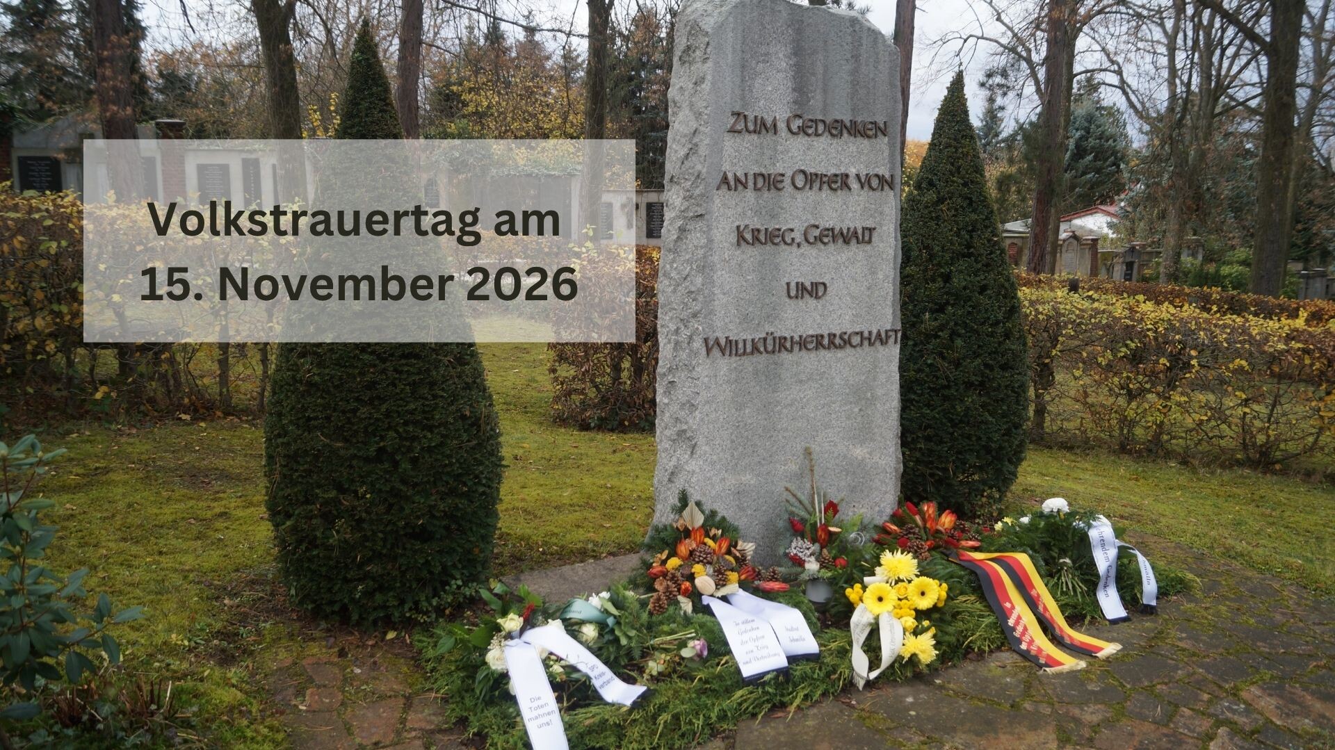 Volkstrauertag 2026 - Gedenkstein und Datum Volkstrauertag 2026 - Gedenkstein und Datum