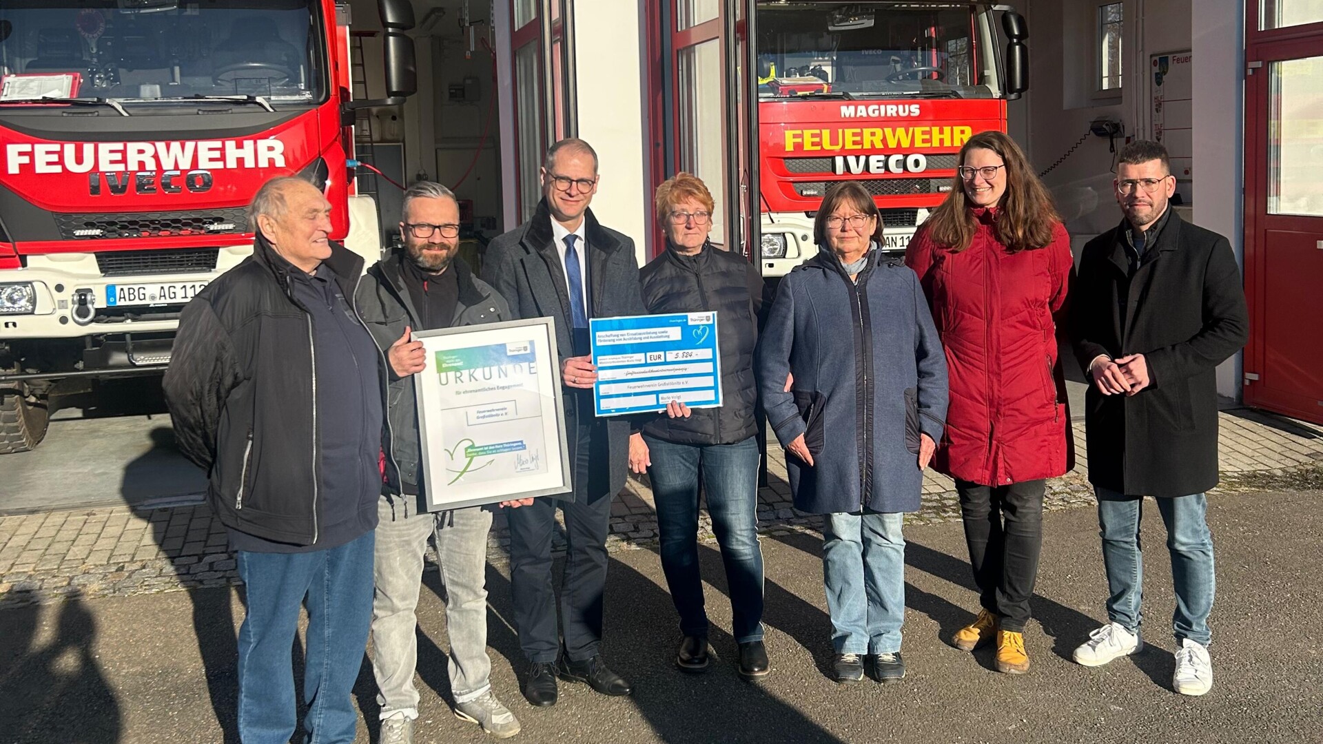V.l.n.r.: Vereinsmitglied Dieter Baudach (Vorname?), Christian Reichmann (Vereinsvorsitzender), Guntram Wothly, Ehrenamtsbeauftragter der Thüringer Staatskanzlei, Franka Hörügel, Angelika Rudolf, Ordnungsamtsleitung Jennifer Meyer sowie Bürgermeister Sven Schrade