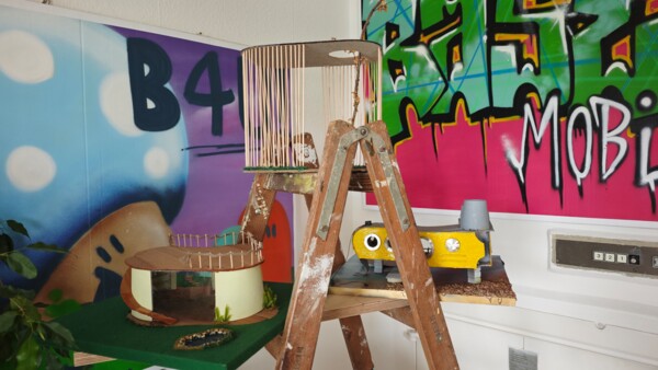 Eingangsbereich mit Ausstellung im BASE Eingangsbereich mit Ausstellung im BASE