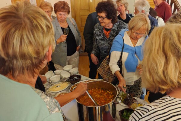 Kulinarische Versorgung mit Luise Neuperts Lieblingsessen: Minestrone Kulinarische Versorgung mit Luise Neuperts Lieblingsessen: Minestrone