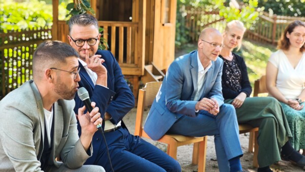 Kultusminister Christian Tischner zu Besuch in der Nemzer Rasselbande_Bürgermeister spricht am Mikro Kultusminister Christian Tischner zu Besuch in der Nemzer Rasselbande_Bürgermeister spricht am Mikro