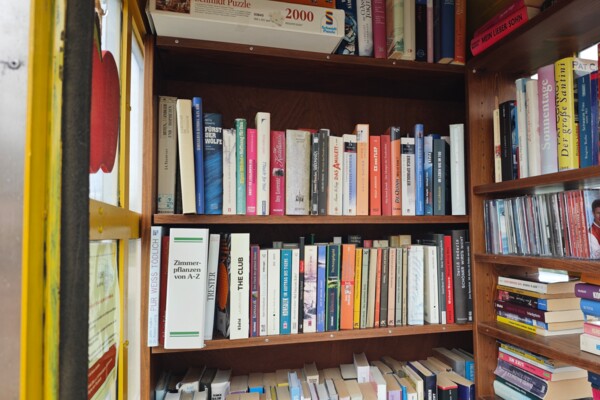 Bücherzelle in der Eigenheimstraße 5 in Lumpzig Bücherzelle in der Eigenheimstraße 5 in Lumpzig