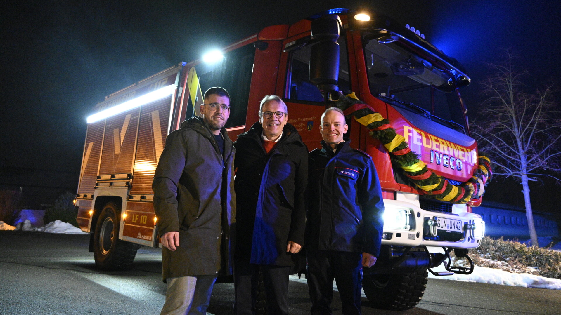 V.l.n.r.: Bürgermeister Sven Schrade, Innenminister Georg Meier, Wehrführer Tobias Schnelle. / (Foto: Matthias Schnelle) V.l.n.r.: Bürgermeister Sven Schrade, Innenminister Georg Meier, Wehrführer Tobias Schnelle. / (Foto: Matthias Schnelle)