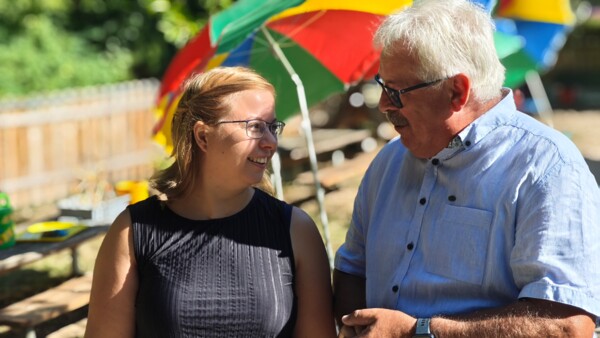 Kultusminister Christian Tischner zu Besuch in der Nemzer Rasselbande_Kitaleitung Madleen Krug und Stellv. Ortstielbürgermeister Erich Zapp im Gespräch Kultusminister Christian Tischner zu Besuch in der Nemzer Rasselbande_Kitaleitung Madleen Krug und Stellv. Ortstielbürgermeister Erich Zapp im Gespräch